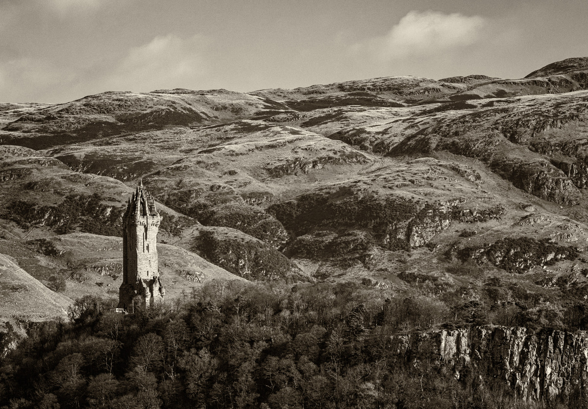 Wallace Monument in context with the landscape.
